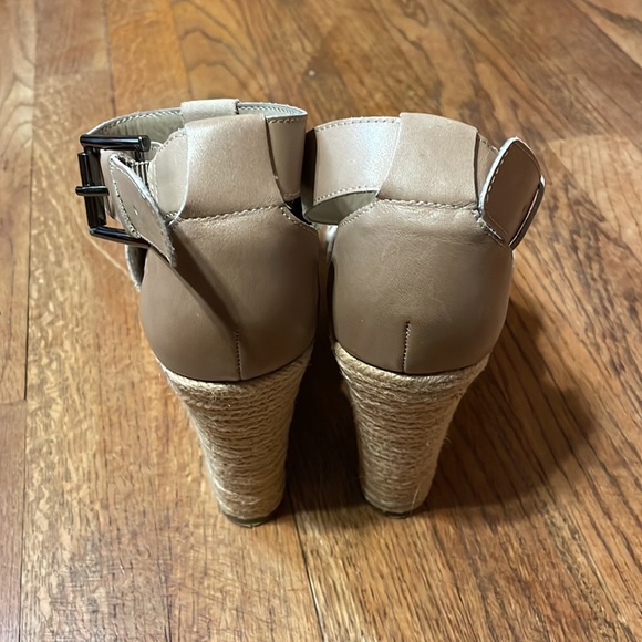 •MARC FISHER•TAN CUT OUT PERFORATED ESPADRILLE PLATFORM WEDGES SIZE 8.5 EUC - Picture 9 of 13